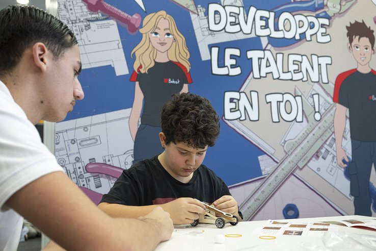 Parmi les expériences proposées figurait la construction d'une catapulte ou la découverte des invertébrés qui peuplent la Sorge.