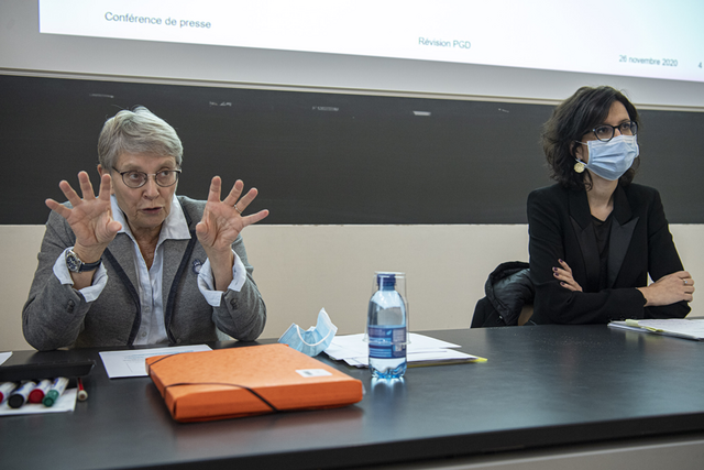 Les conseillères d'Etat Béatrice Métraux et Christelle Luisier en conférence de presse. 