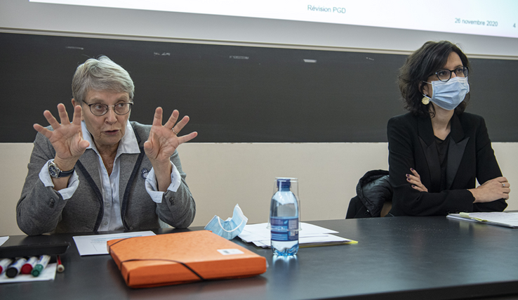 Les conseillères d'Etat Béatrice Métraux et Christelle Luisier en conférence de presse. 