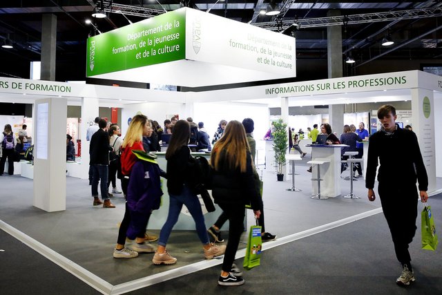 Stand du DFJC au Salon des métiers et de la formation Lausanne