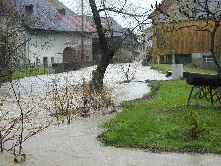 Photo d'une inondation due à la crue de l'Arbogne en 2006 (Copyright Direction générale de l'environnement-DGE)