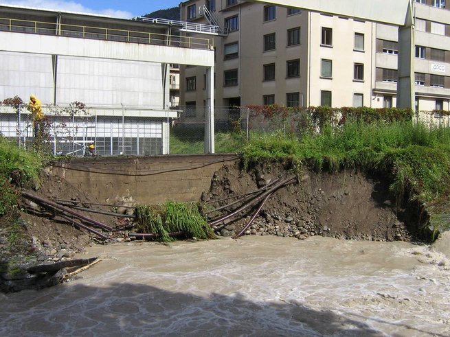 Erosion des berges consecutives à une crue sur la Veveyse Erosion des berges consecutives à une crue sur la Veveyse