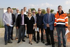 La commission parlementaire visite le chantier