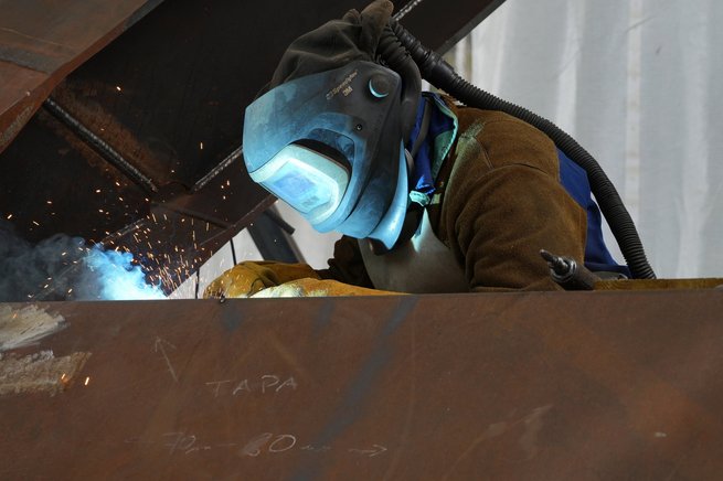 Processus de soudage sur la structure métallique du pont © Eric Frigière