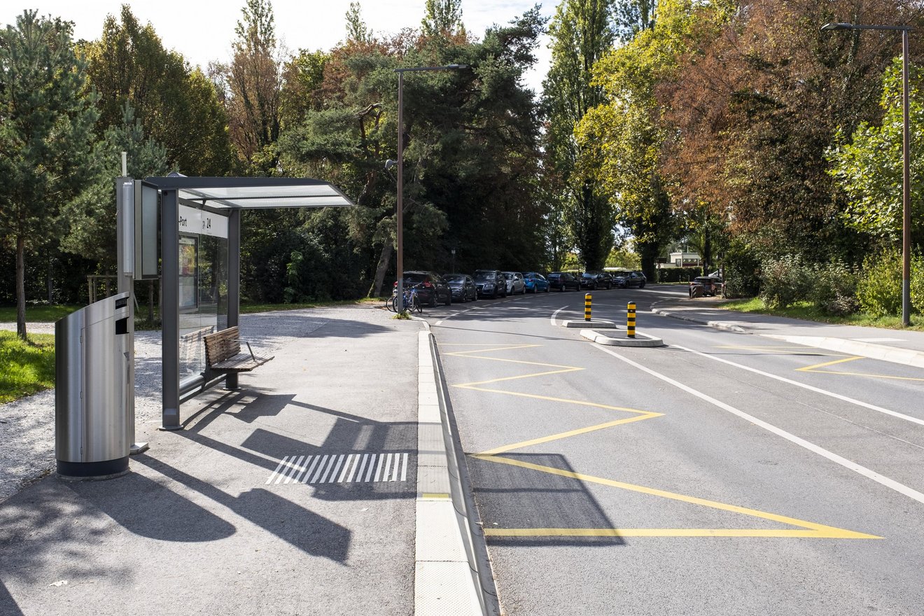 Arrêt de bus LHand