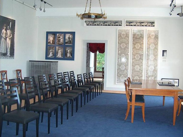 Accès : également pour mobilité réduite - Cachet :salle du Château Accès : également pour mobilité réduite - Cachet :salle du Château