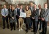Les personnes posent, le conseiller d'Etat Venizelos et madame Faraut (Police Région Nyon) tiennent le diplome au premier rang.