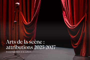 Image explicative: rideau de théâtre avec texte 