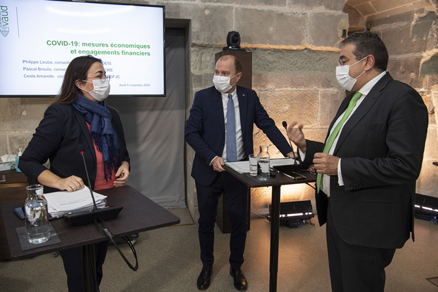 Les trois membres du Conseil d'Etat au château cantonal juste avant la conférence de presse.