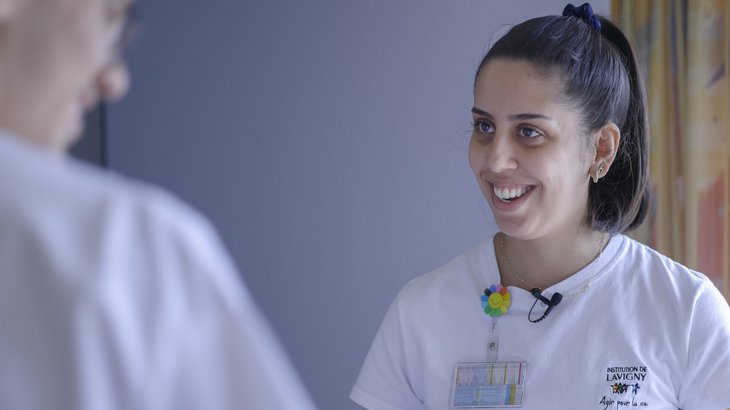 Catia Costa, lauréate de la Flamme des soins infirmiers vaudois 2023, catégorie "Mentor pour les novices"