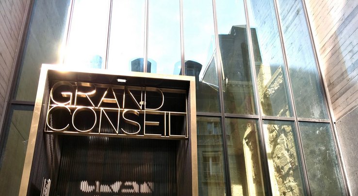 Grand conseil vaudois, entrée du bâtiment.