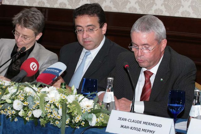 Anne-Catherine Lyon, Pascal Broulis et Jean-Claude Mermoud lors de la conférence de presse de la délégation vaudoise à Mascou