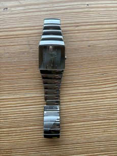 Montre devant