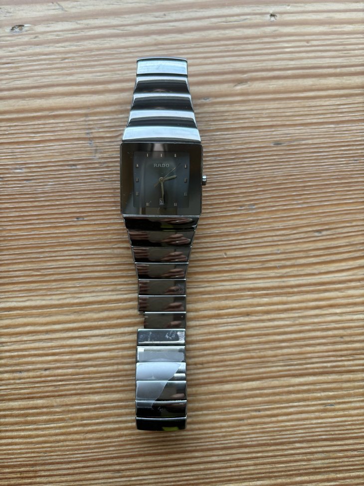 Montre devant