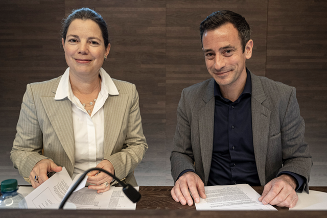 Manon Schick, directrice générale de l'enfance et de la jeunesse et Vassilis Venizelos, conseiller d'Etat