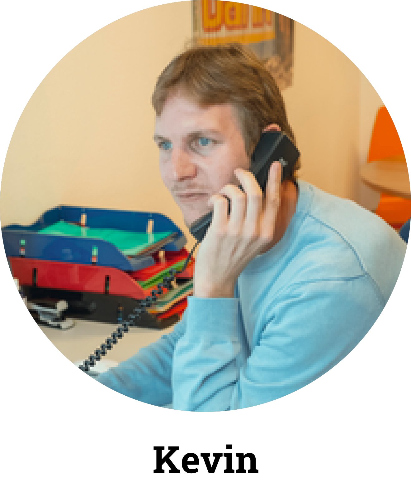 Kevin, répondant à la ligne téléphonique Parlons cash