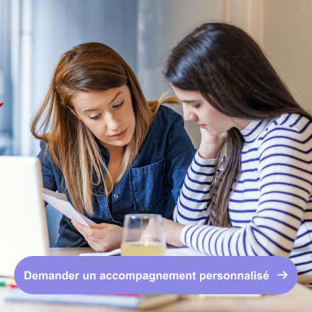Une personne bénéficie d'un soutien personnalisé pour son budget.